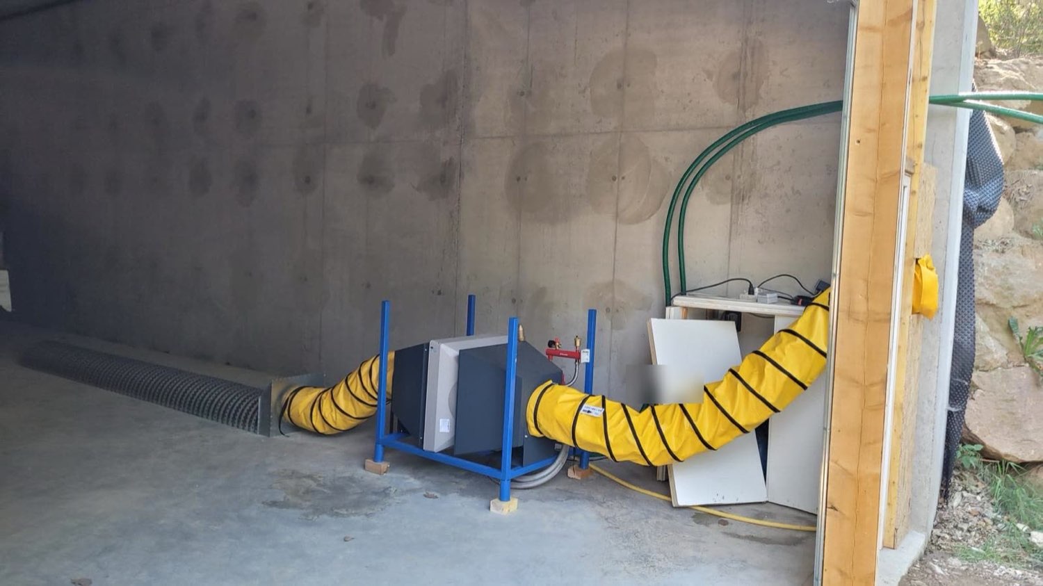 Gaines de soufflage installées à l'intérieur d'une cellule de séchage